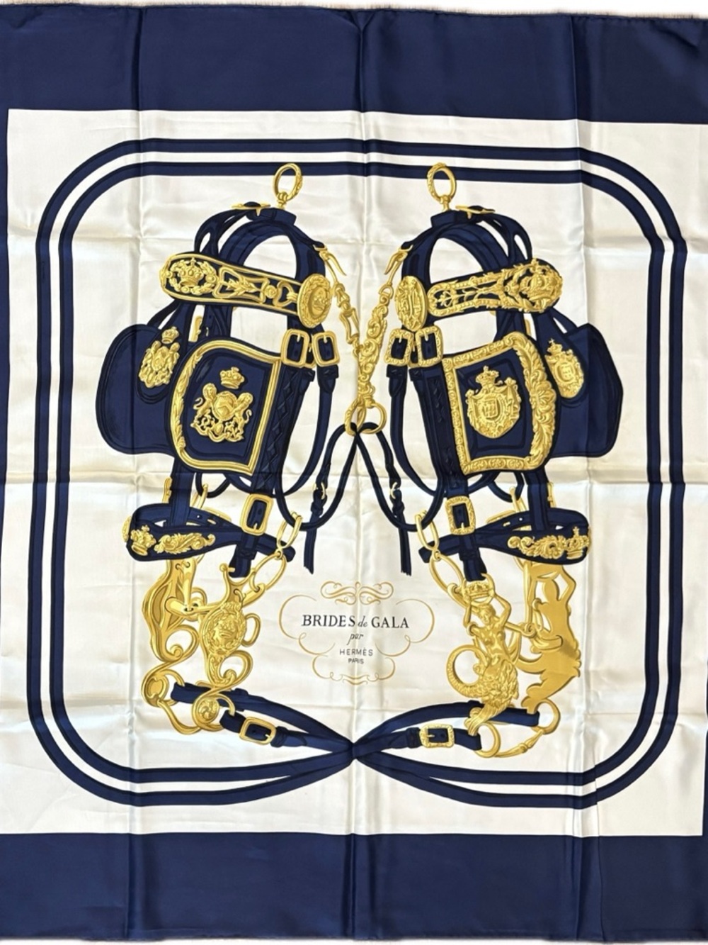 Hermes Paris Printed 100% Silk Scarf W/ Box - Picture 4 of 12